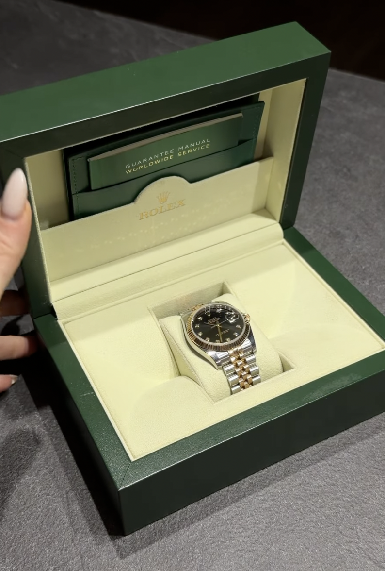 От Цымбалюка? Светлицкая удивила обручальным кольцом и презентом за десятки тысяч долларов